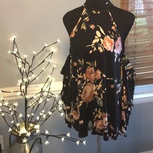 Cute flower top with belle sleeves